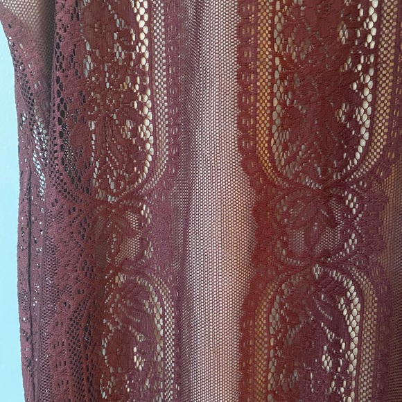 Maroon Lace Dress (lined) - Picture 8 of 9